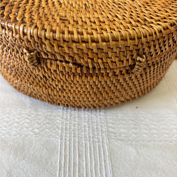 Round Woven Tan Bag - Picture 4 of 6